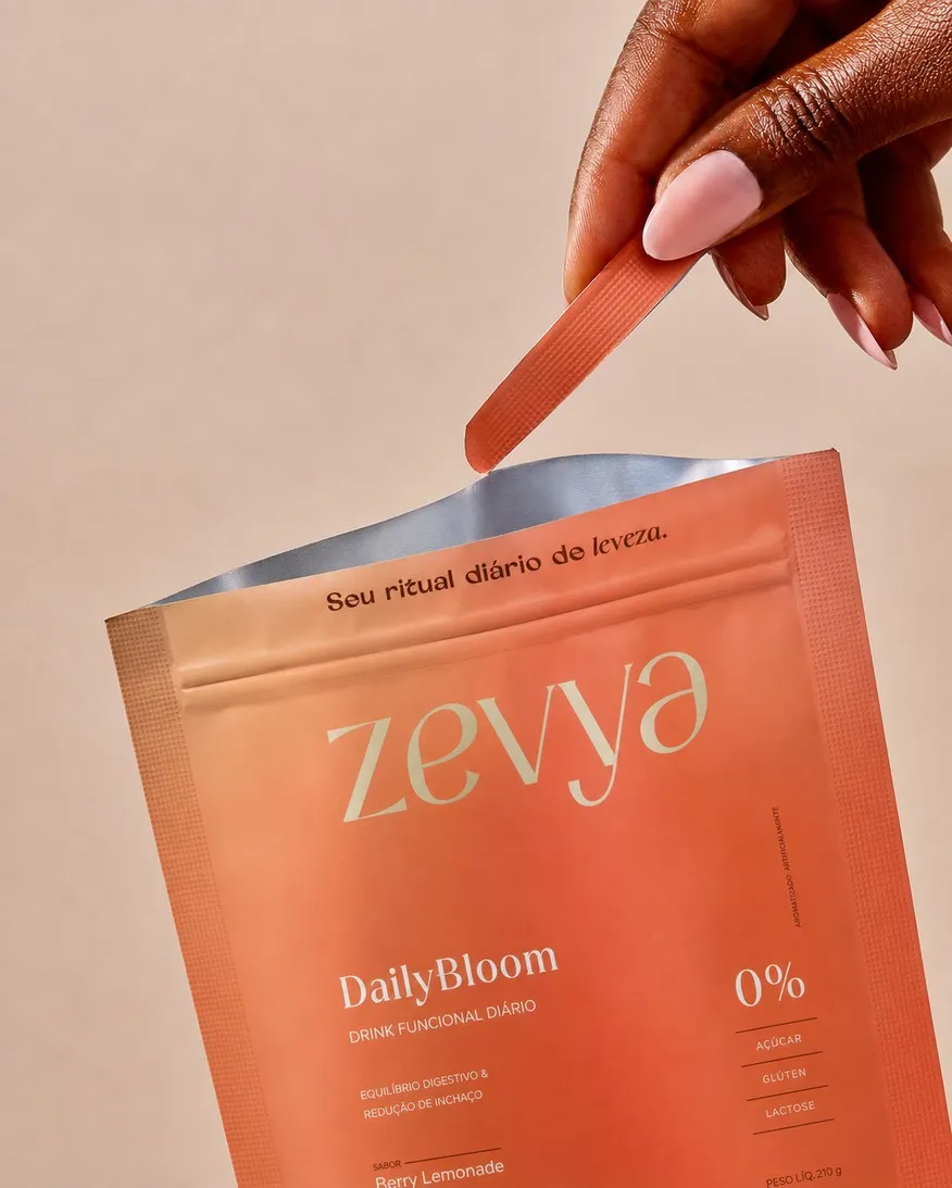 Sachê Daily Bloom sendo aberto